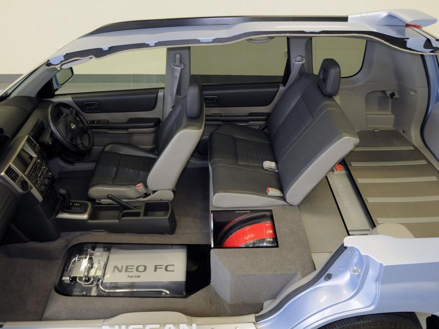  Nissan X-Trail FCV 2002 года  (фото 19 из 25)
